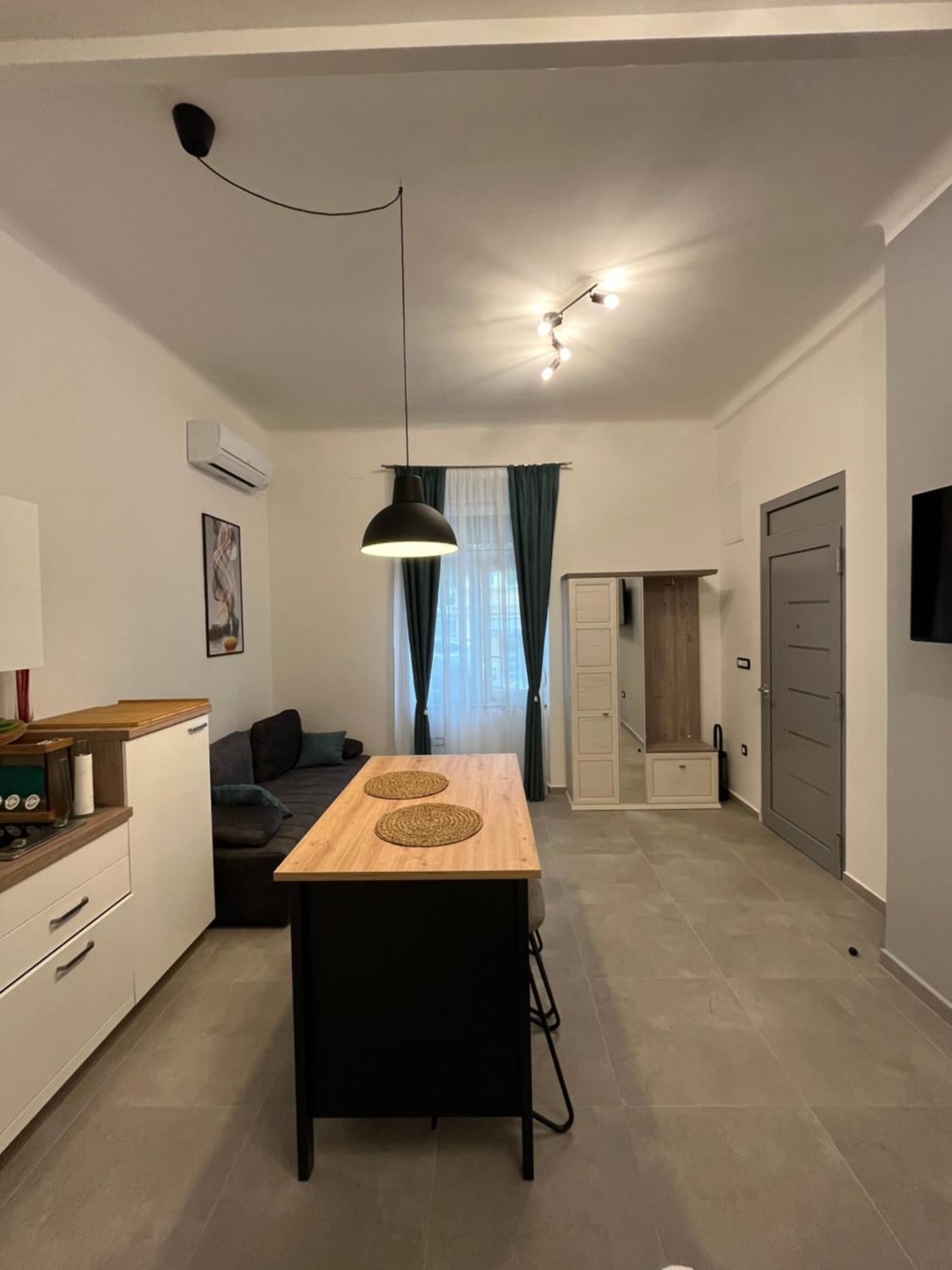 Viola, Apartmán *